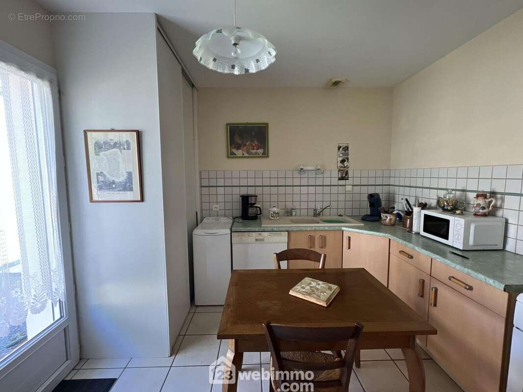 Aménagée, équipée d'un grand placard de rangement, - Maison à SAINT-PARDOUX