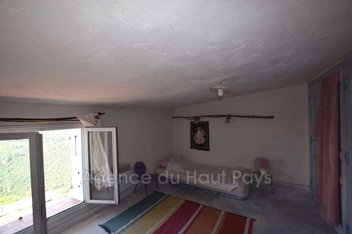 Maison 139 m² à Saint-Cezaire-Sur-Siagne  - photo 9