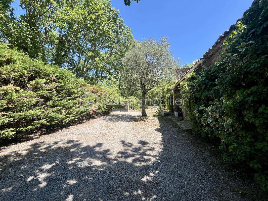 Charme, calme, intimité, à deux pas du village –  T3 de 137 m2 + T2 de 32 m2 – St Paul En Forêt (Var) - photo 11
