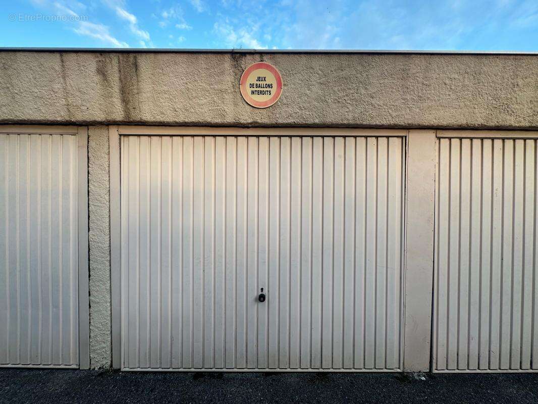 Appartement à SAINT-LAURENT-DU-VAR