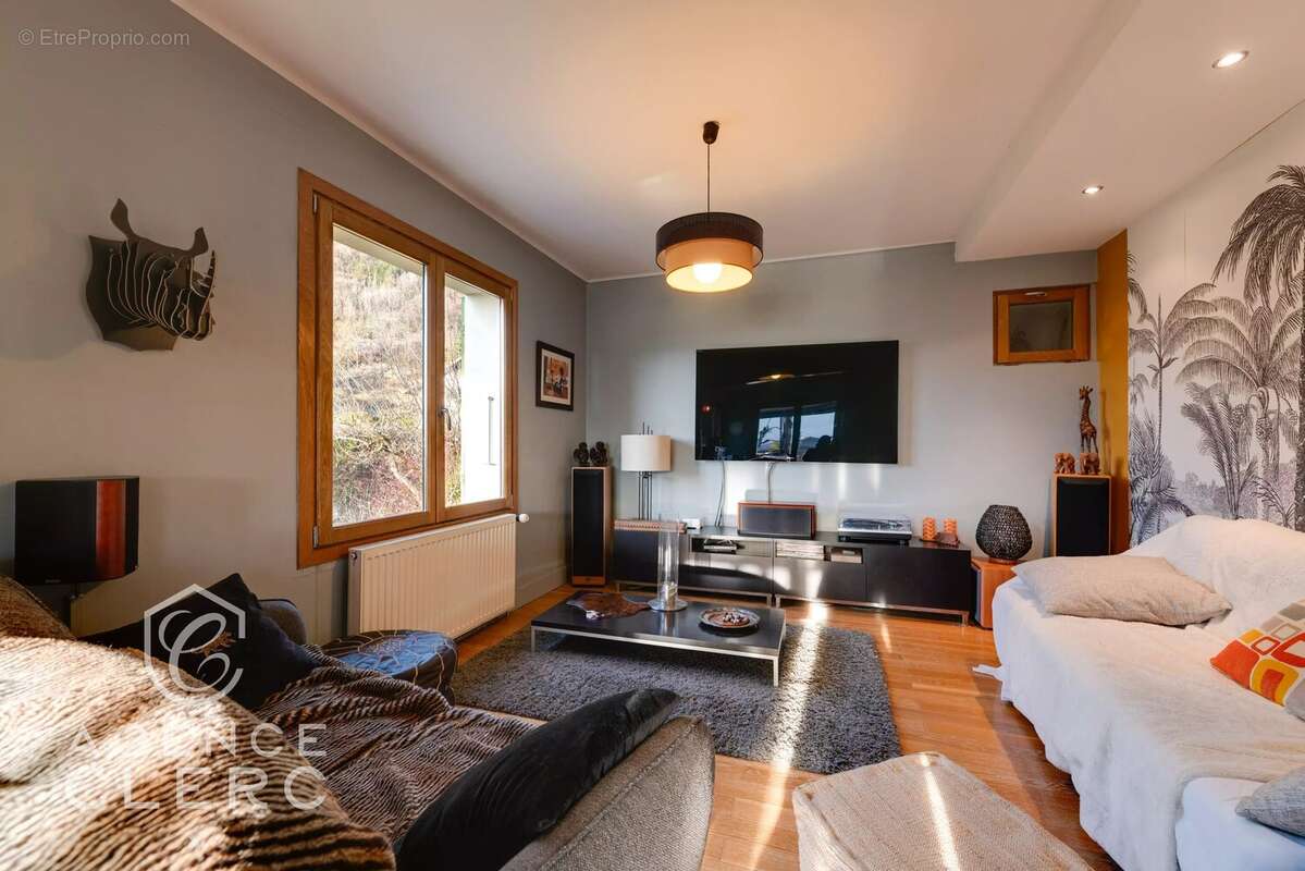 Maison à MENTHON-SAINT-BERNARD