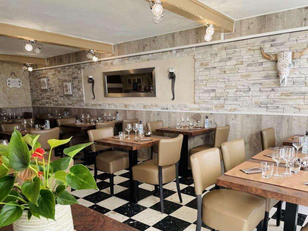 Commerce à SAINTES-MARIES-DE-LA-MER