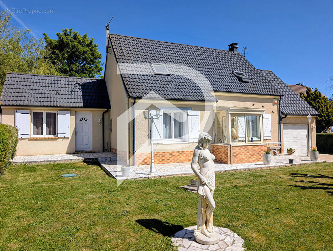 Maison à MERU