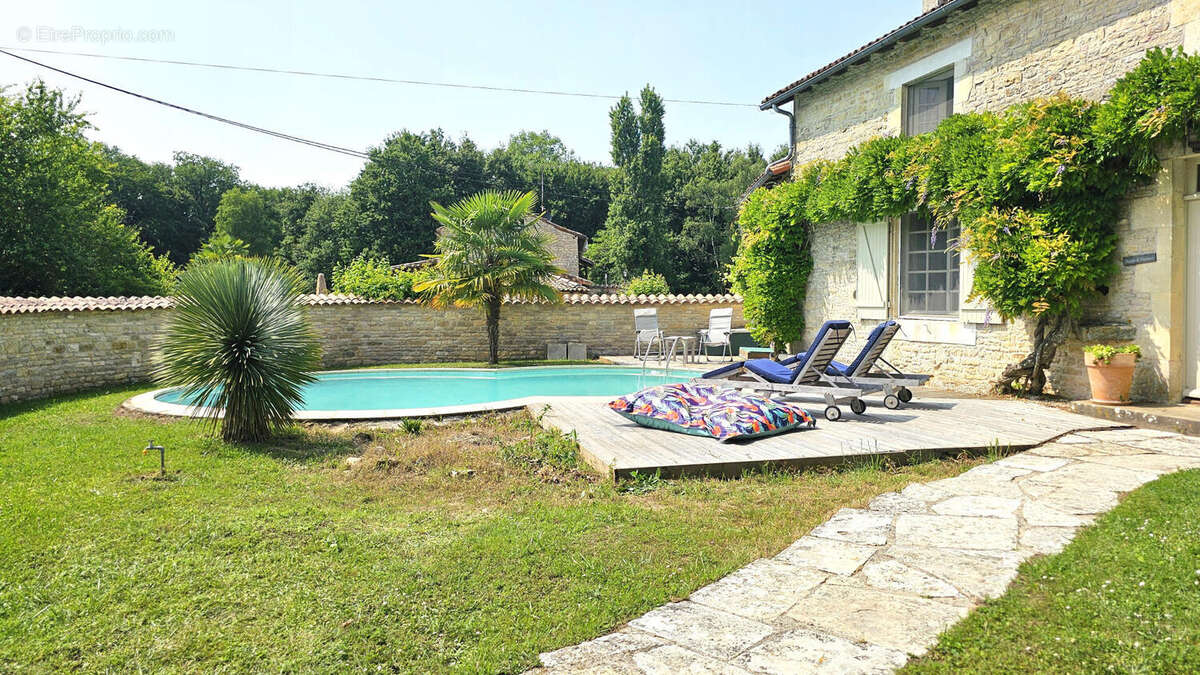 PISCINE (2) - Maison à MESSE