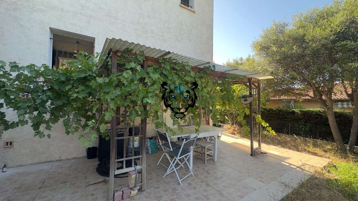 Maison à ROQUEBRUNE-SUR-ARGENS