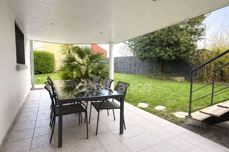 Maison à LE RELECQ-KERHUON