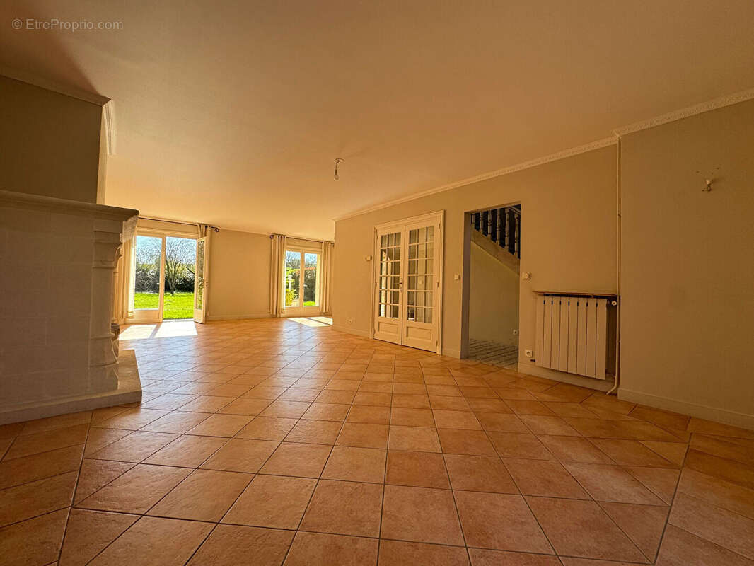 Maison à SAINT-NOM-LA-BRETECHE