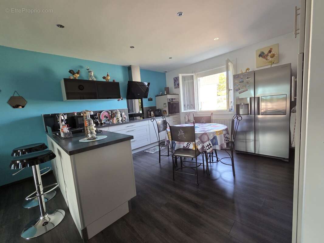 Maison à SAINT-LEONARD-DE-NOBLAT