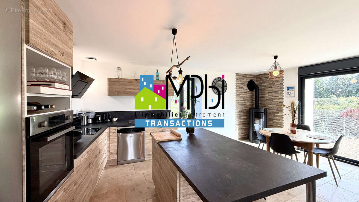 Maison à VILLEREVERSURE