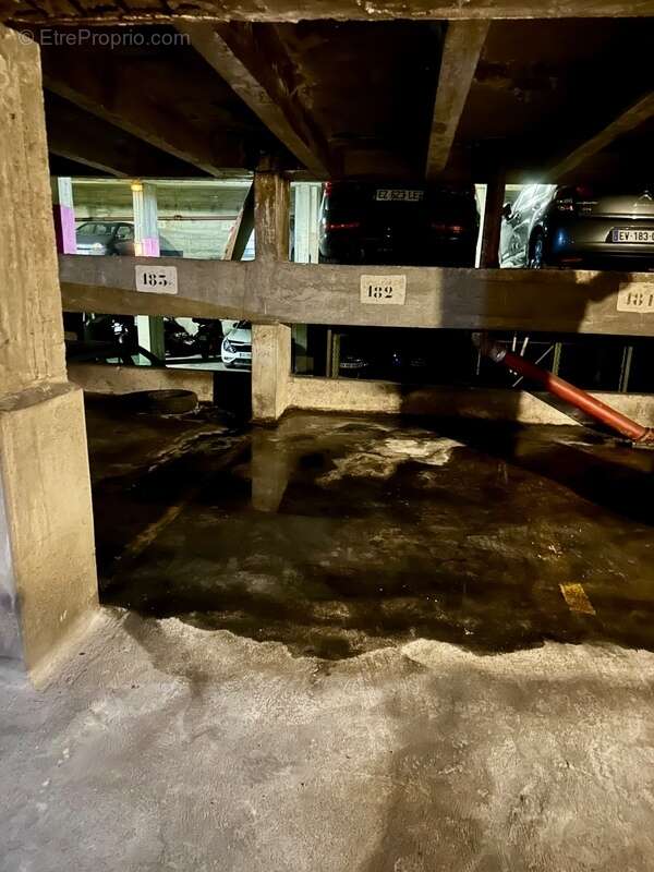 Parking à PARIS-20E