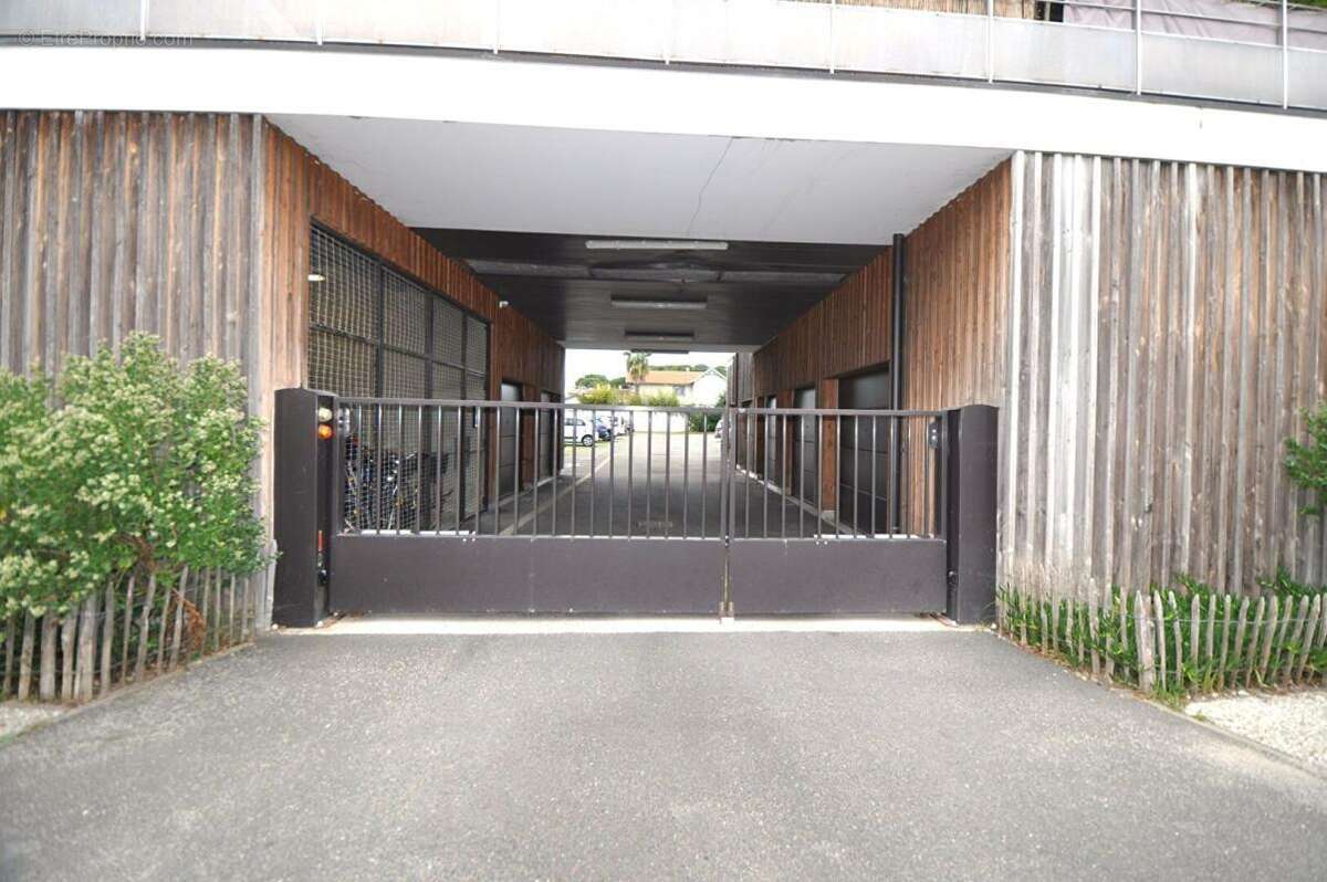Parking à LA TESTE-DE-BUCH