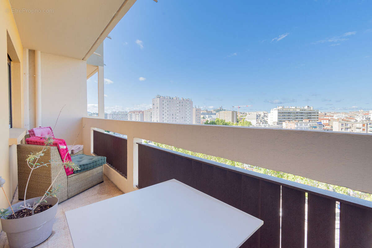 Appartement à MARSEILLE-5E