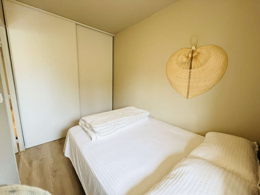 Magnifique deux pièces avec terrasse, parking, cellier,  piscine et ascenseur. - photo 9
