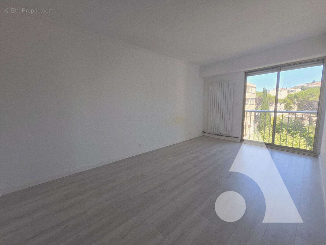 St Raphaël  4 p - 104,65 m²  carrez-  Beaux volumes, lumineux et idéalement situé - photo 13
