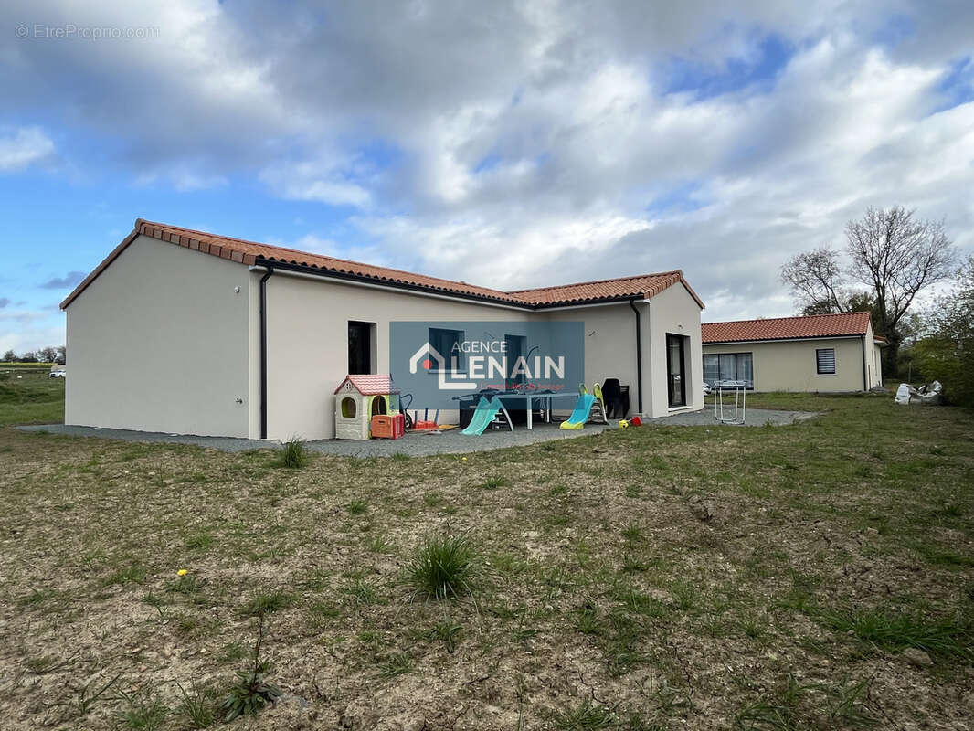 Maison à SAINT-GEORGES-DES-GARDES