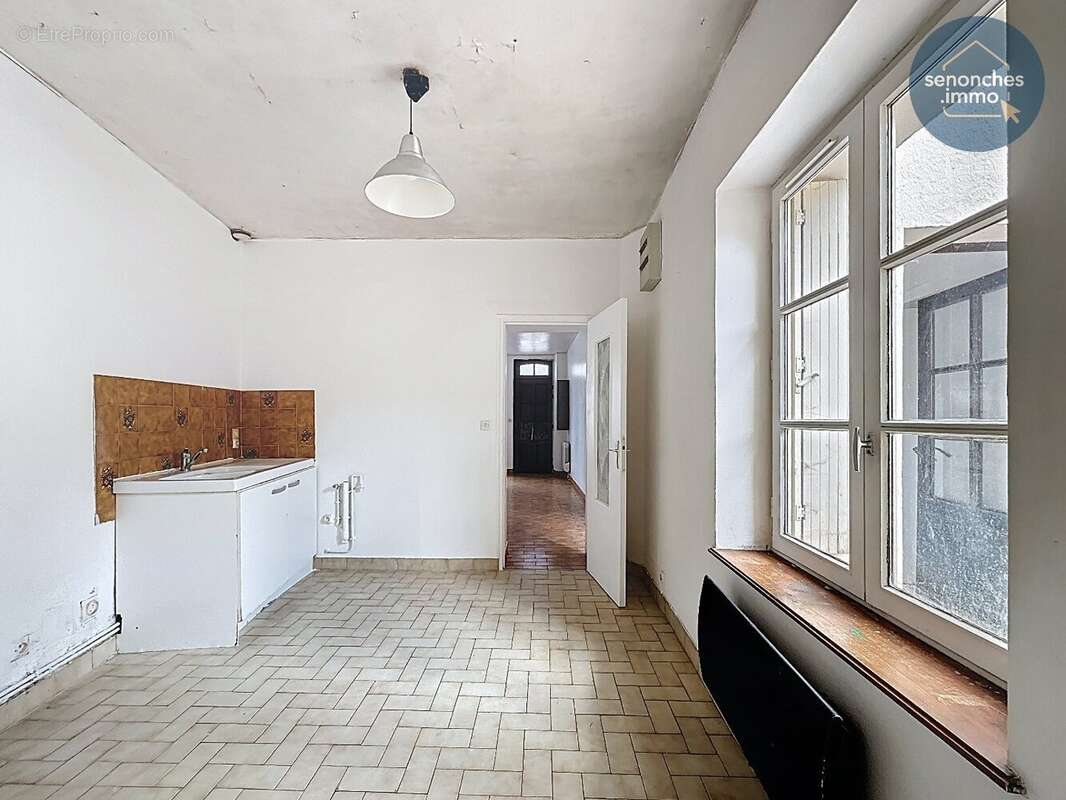 Maison de bourg à vendre à Brezolles (28270)  Charme, potentiel et emplacement privilégié - photo 4