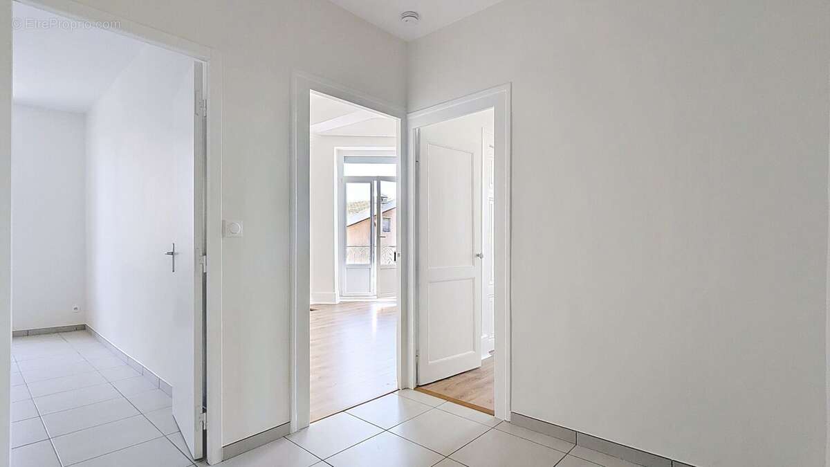 Appartement 65 m² à Pierre-Benite  - photo 24