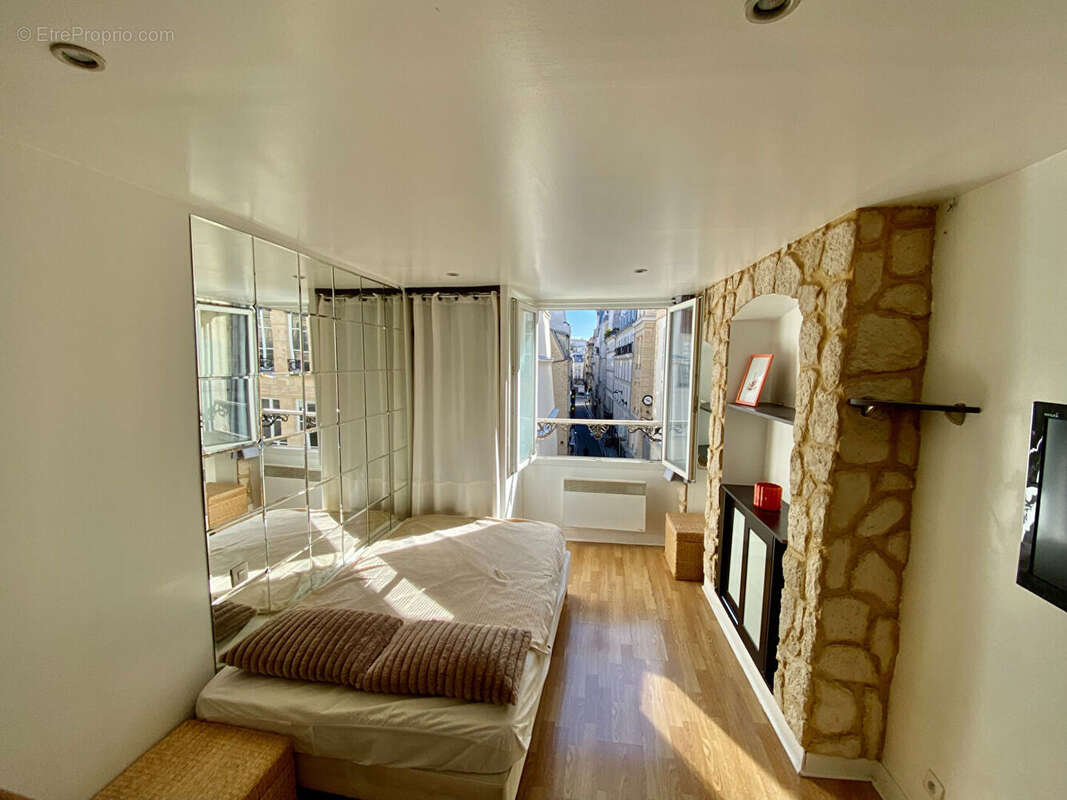 Appartement à PARIS-2E