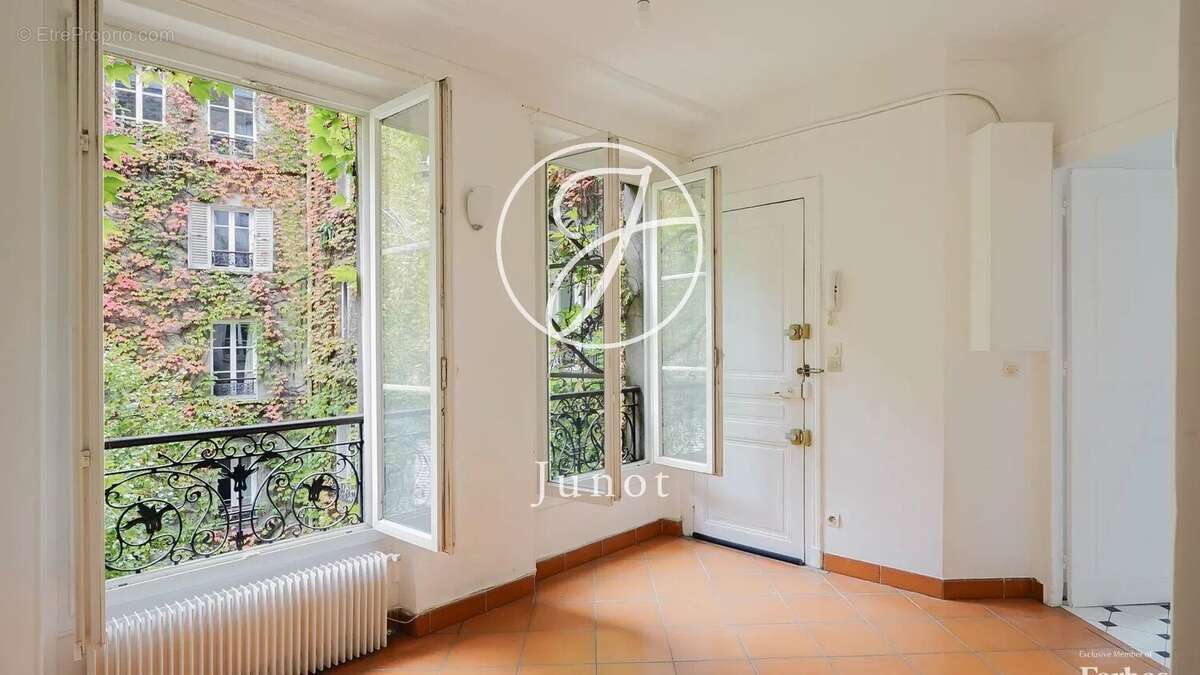 Appartement à PARIS-17E