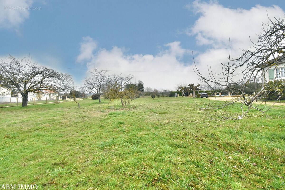 Terrain à SAINT-PIERRE-D&#039;EYRAUD