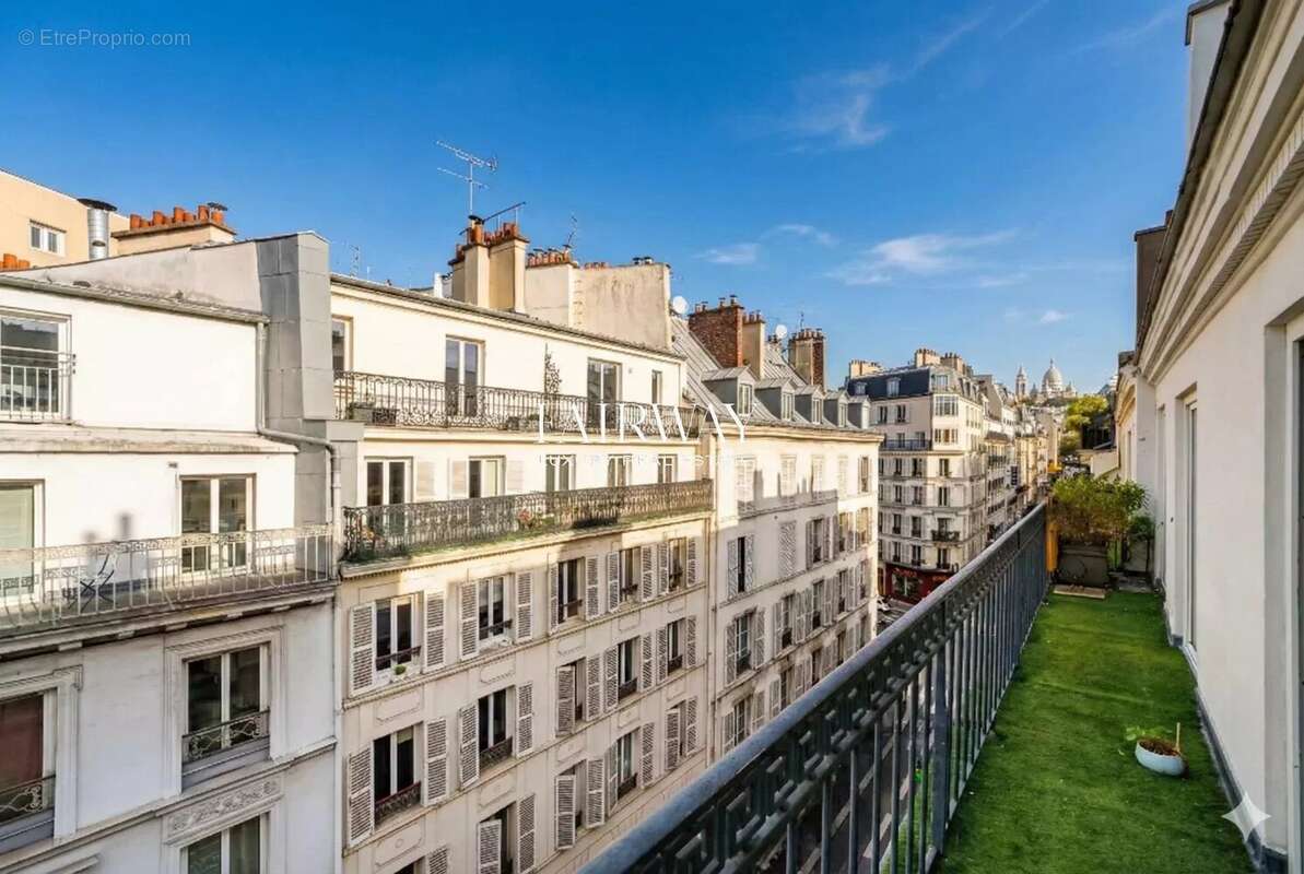 Appartement à PARIS-8E