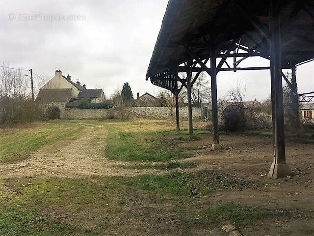 Terrain à NEUILLY-SAINT-FRONT