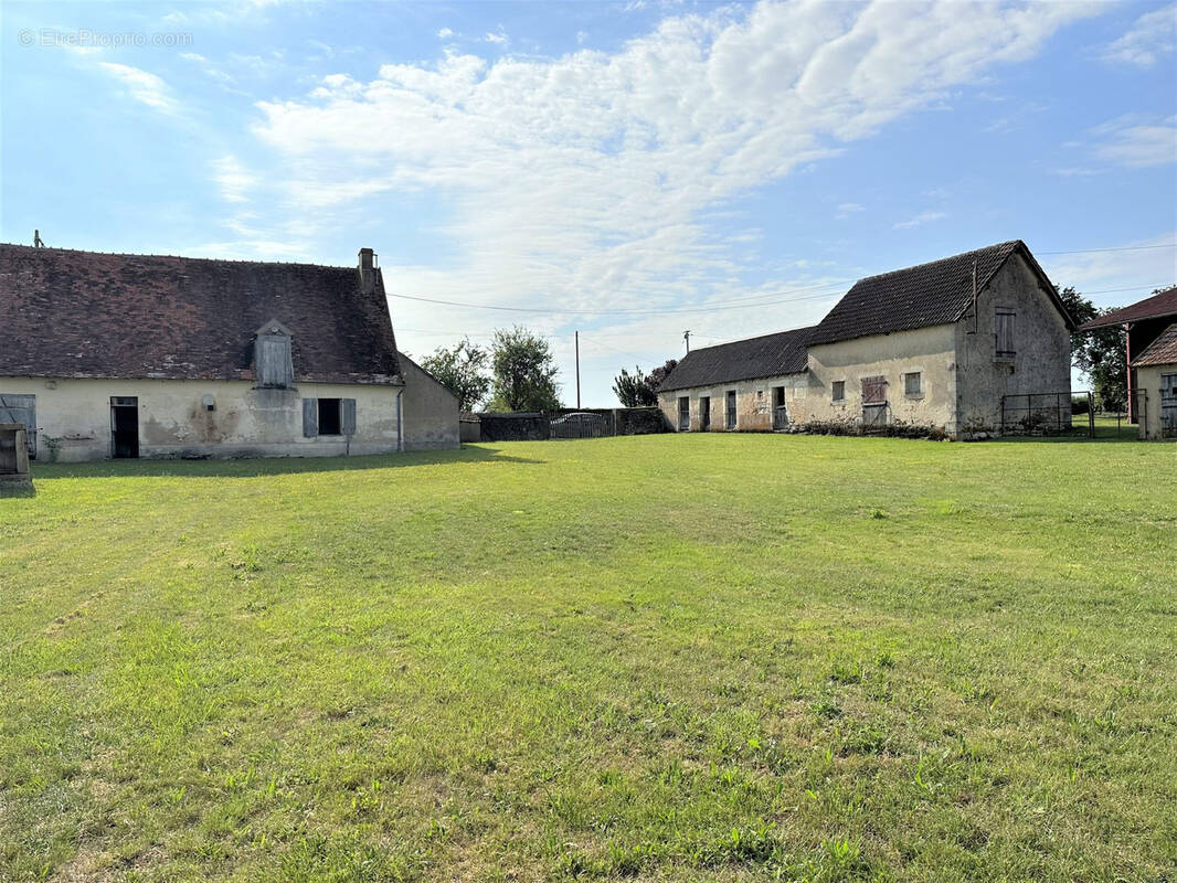 Maison à VICQ-EXEMPLET