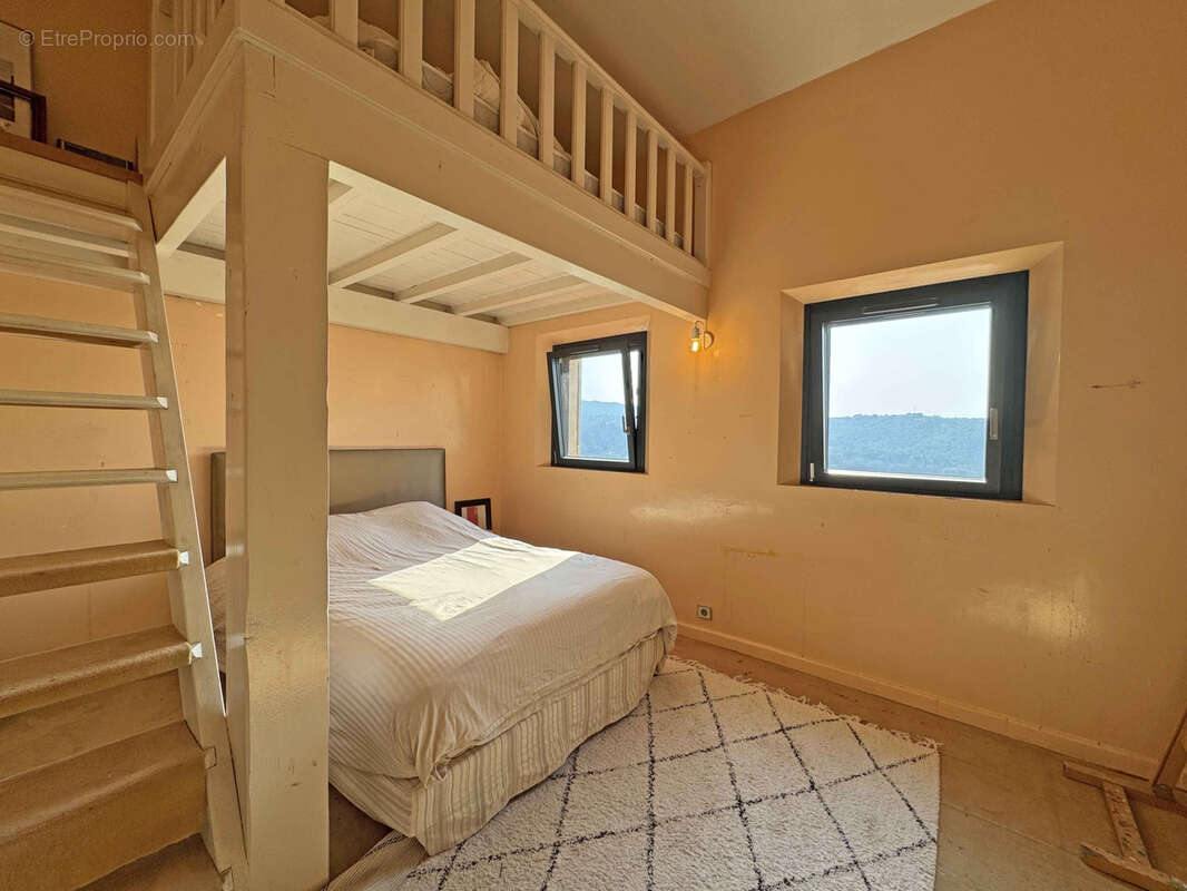 EXCLUSIVITE St JEANNET - Villa de 160 m2 avec piscine et vue dégagée - photo 16