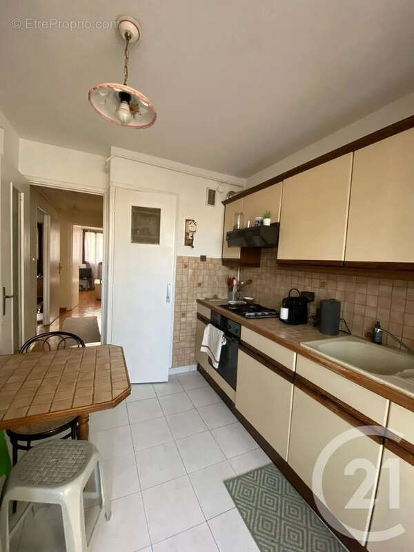 Appartement à MARSEILLE-4E