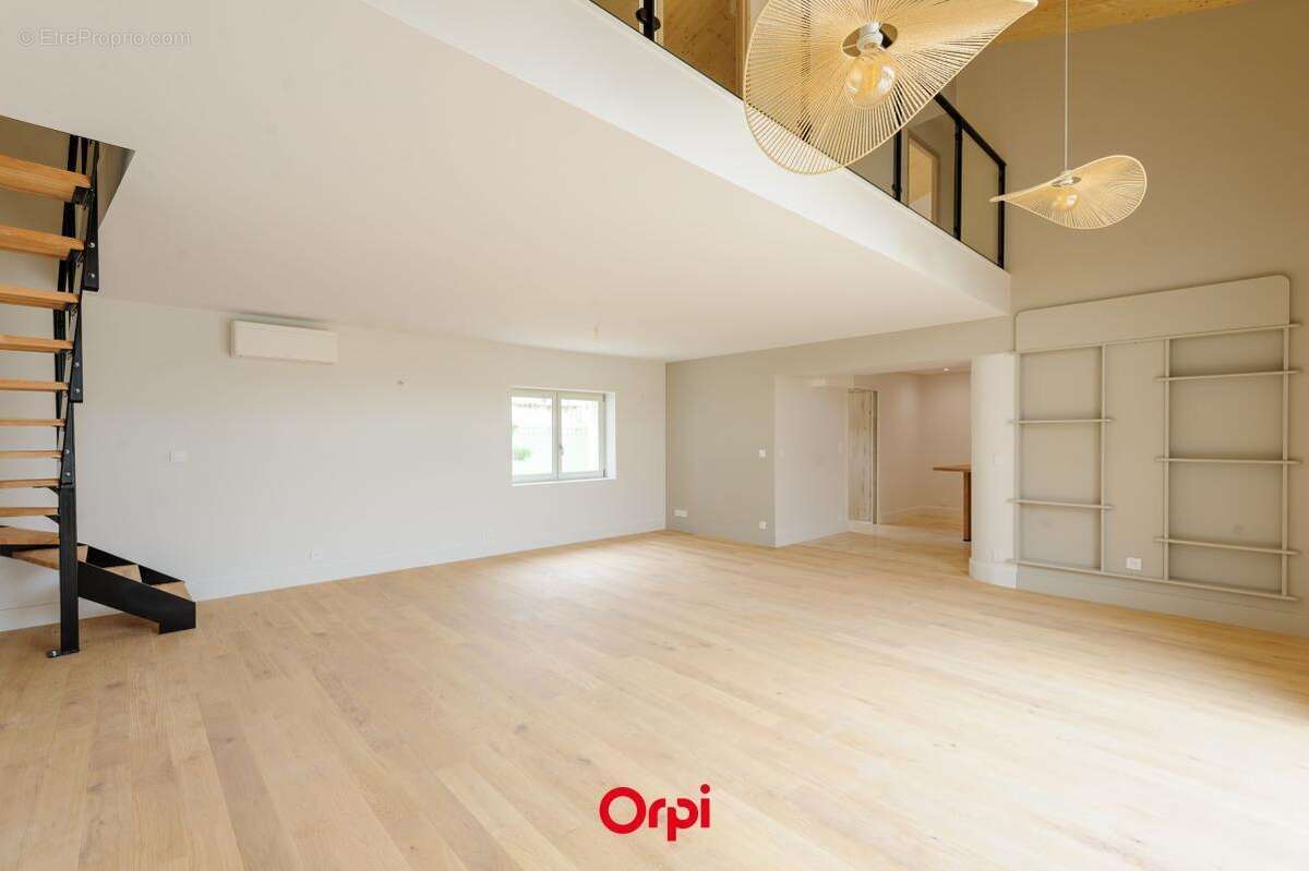Saint-xandre centre-bourg – superbe chai réhabilité 140 m² env.  3 chambres + bureau  garage & jardin - photo 7