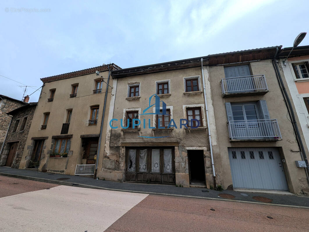 Maison à SAINT-JUST-EN-CHEVALET