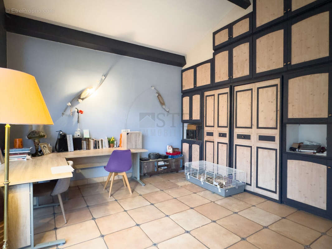 Maison à SAINT-SAUVEUR-DE-MONTAGUT