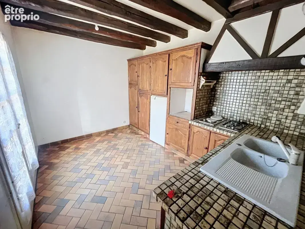 A SAISIR -  Maison de caractère avec grand volume ! - photo 4