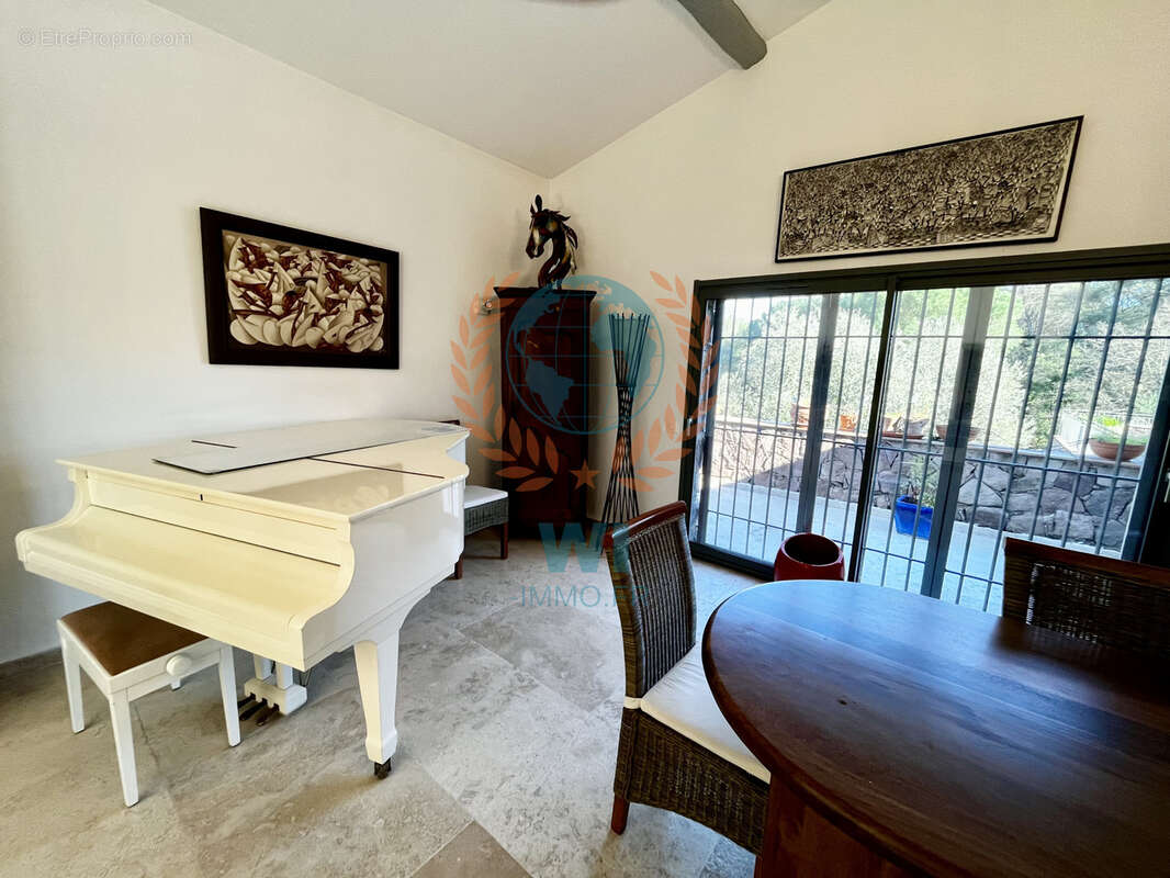 Maison à ROQUEBRUNE-SUR-ARGENS
