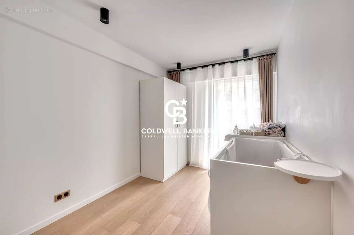 Appartement à LEVALLOIS-PERRET