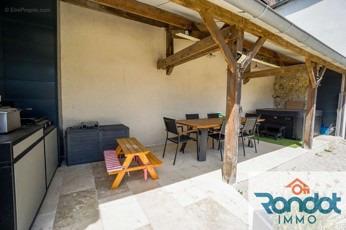 Maison 6 pieces / 4 chambres / environ 166 m2 / garage / parcelle environ 300 m2 - photo 5