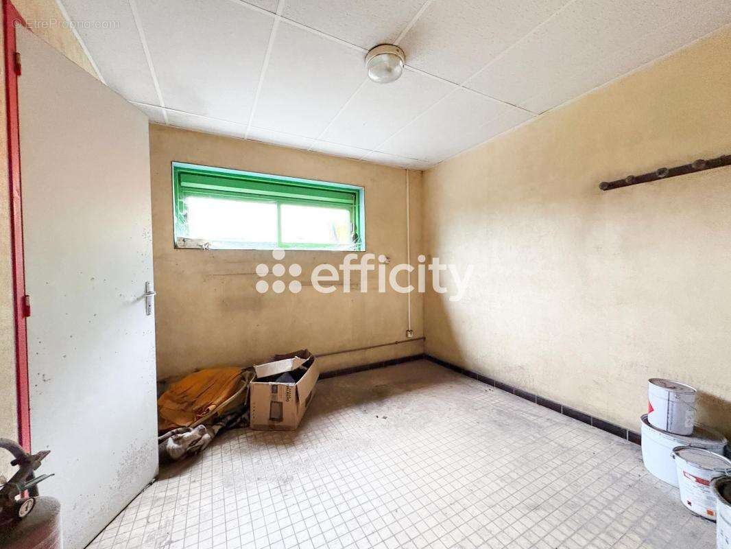 Commerce à LANDELLES-ET-COUPIGNY