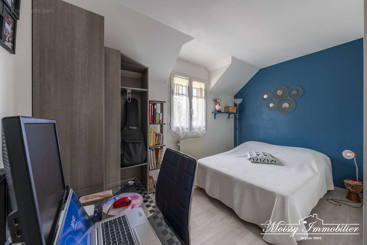 Maison à MOISSY-CRAMAYEL