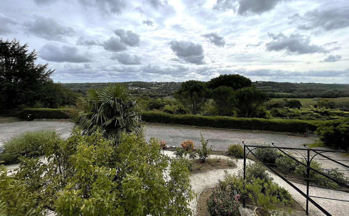 Commerce à OUDON