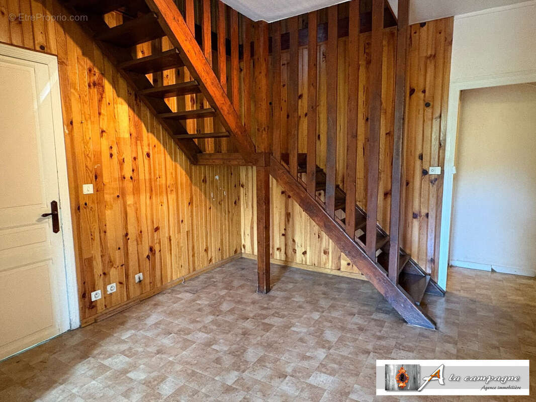 Maison 80 m² à Saint-Eloy-Les-Mines  - photo 2