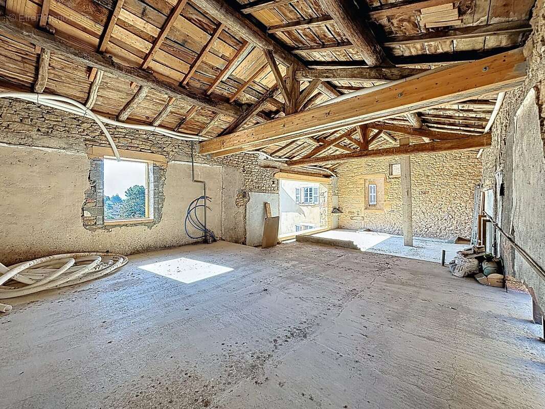 Appartement à FRONTENAS