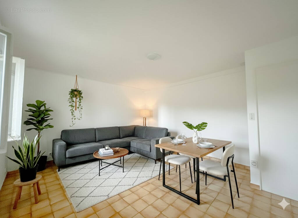 Appartement à CHARBONNIERES-LES-BAINS