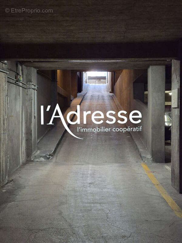 Parking à PARIS-20E