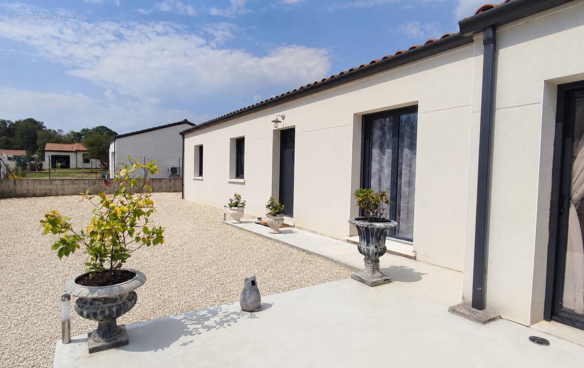 Maison à BRIZAMBOURG