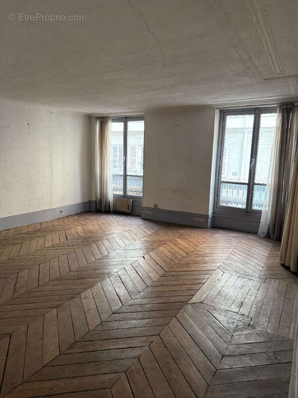 Commerce à PARIS-6E