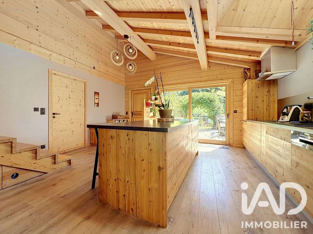 188 m² à Araches-La-Frasse  - photo 5