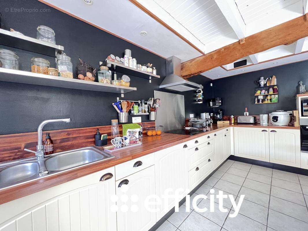 Maison à SAINT-GERMAIN-DE-MARENCENNES