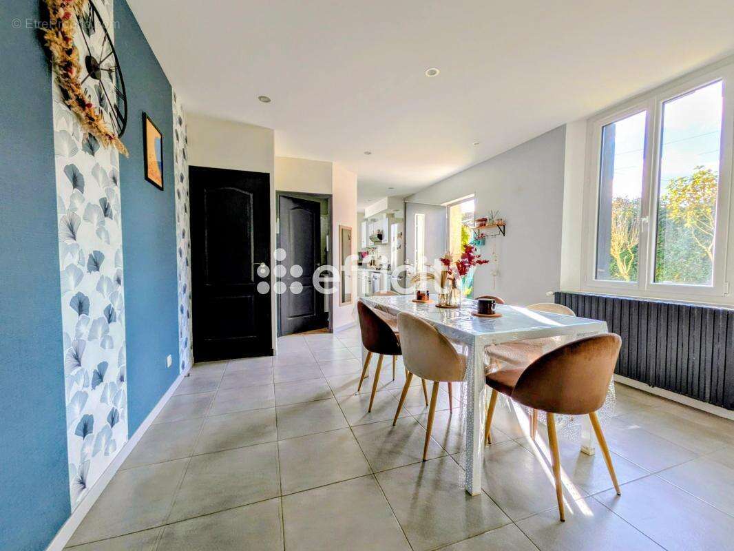 Maison à CINQ-MARS-LA-PILE