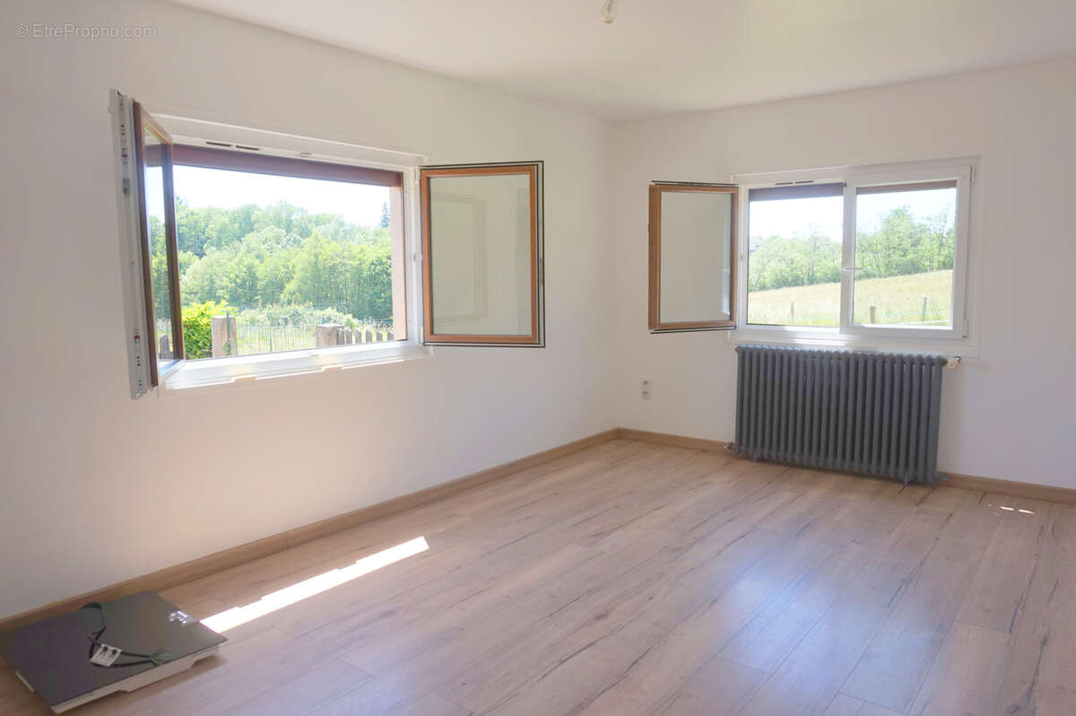 Maison de campagne et ses dépendances - photo 6