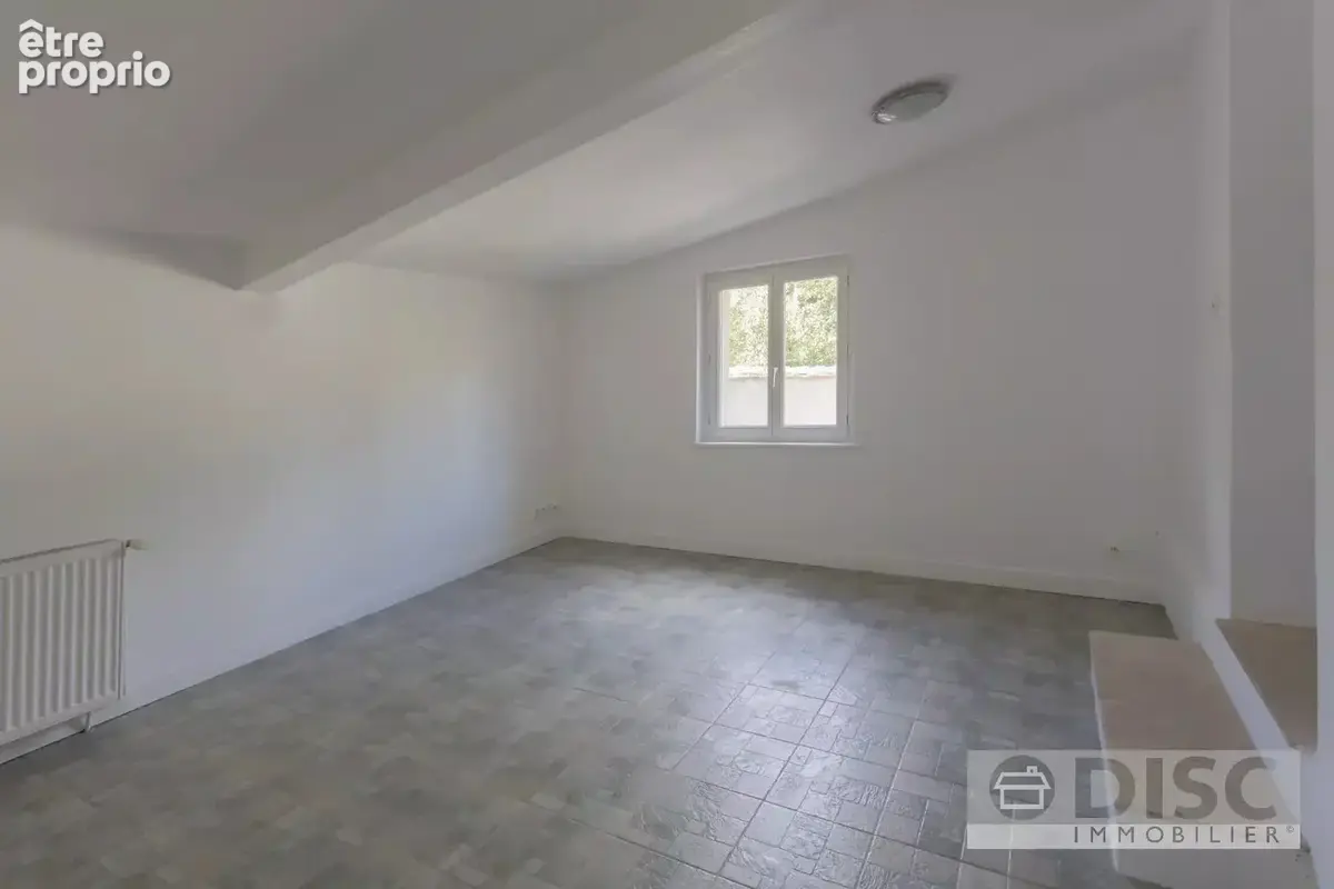 Maison de plain-pied rénovée avec jardin clos. - photo 11